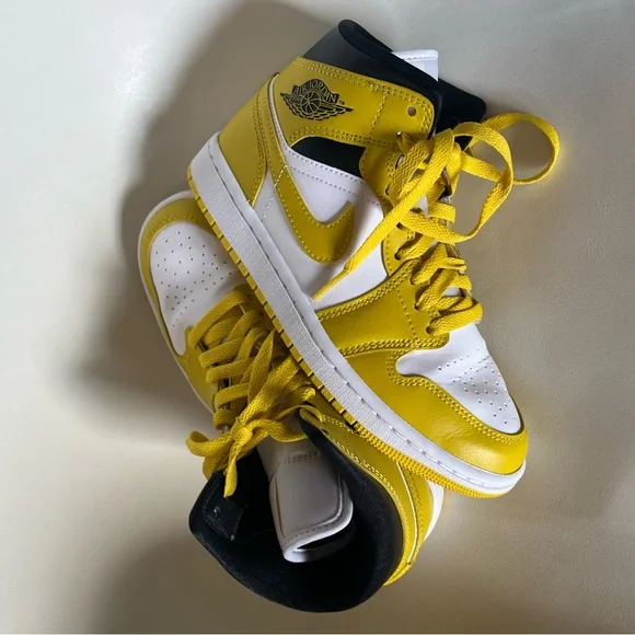 Nike Air Jordan 1 Mid 'Vivid Sulfur' Yellow White Basketball Shoes Size 6 - Picture 8 of 10